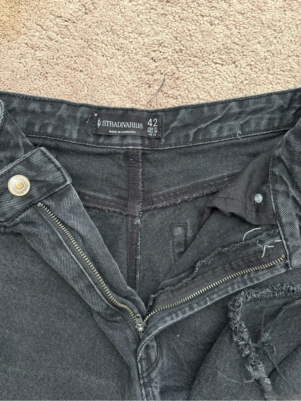 Stradivarius Black Denim Frayed Hem Shorts Size 10